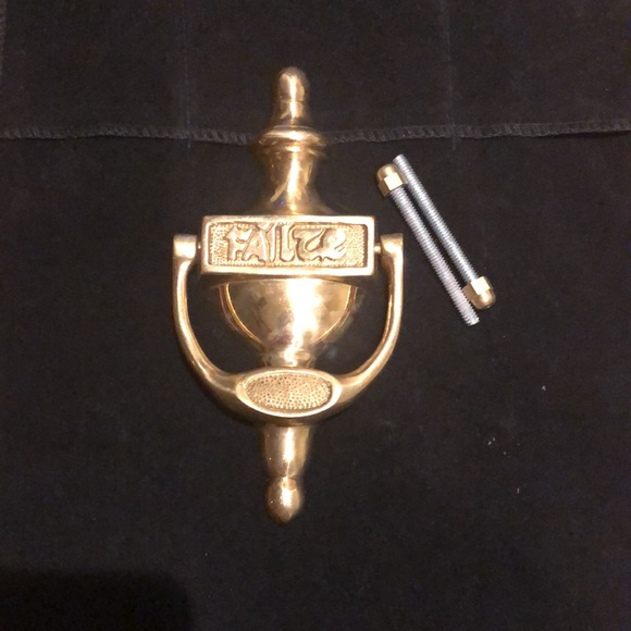 Fàilte Ireland brass door knocker.  Fàilte means welcome. Elegant on any door. - Picture 3 of 5